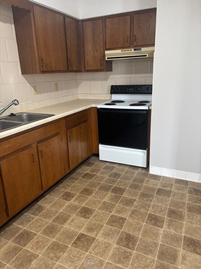 Photo - Bonner Springs Apartment Complex Unit 117B