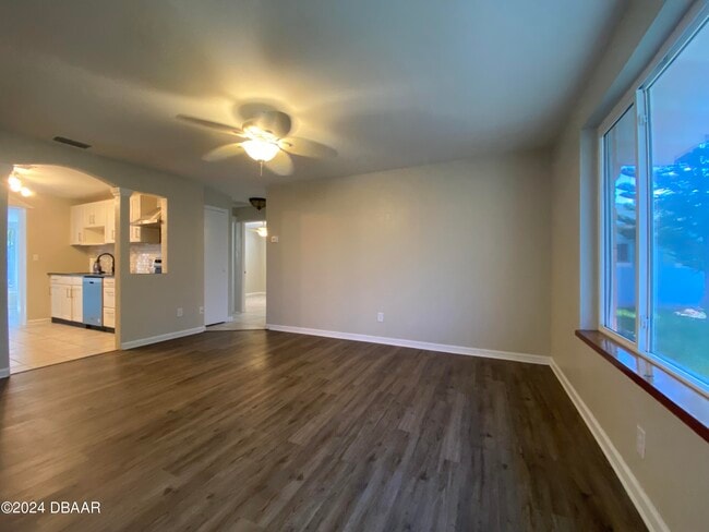 Photo - 28 Rivershore Dr