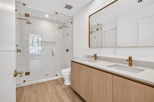 90 NE 32nd St Unit 209