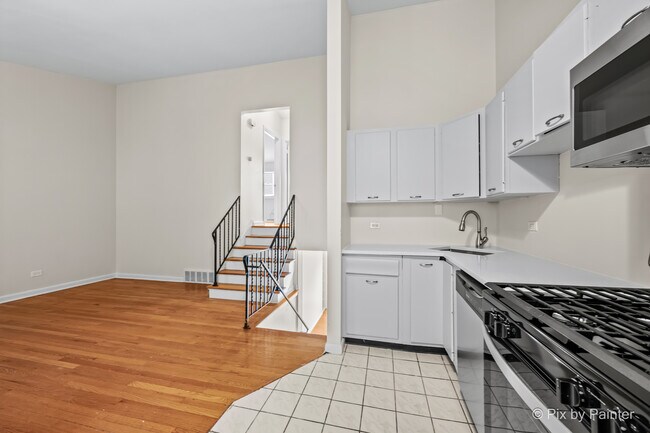 Photo - 327 E Lake St