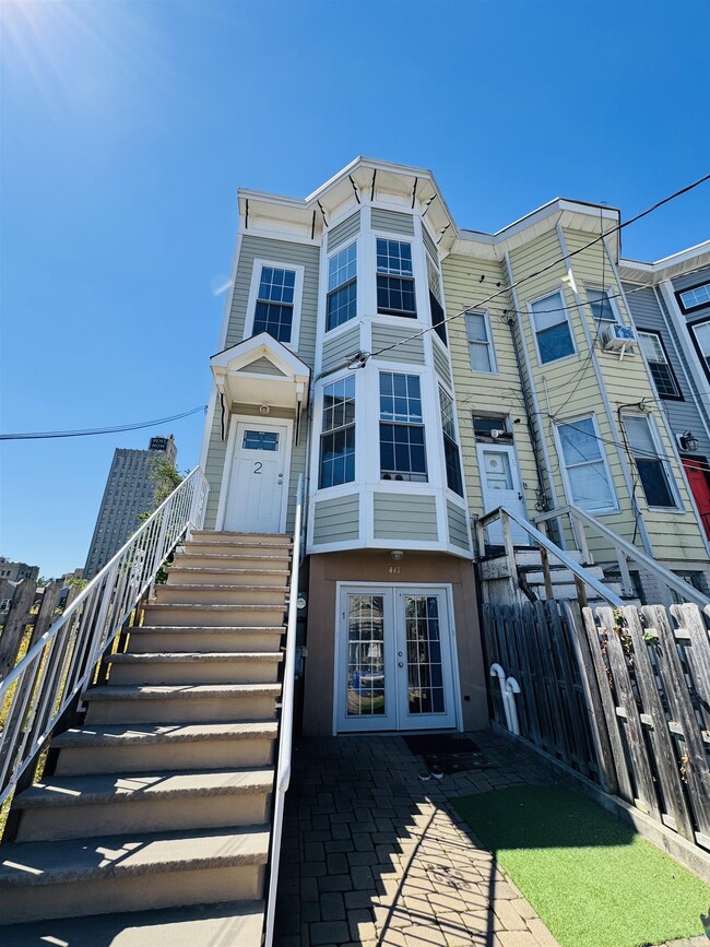 Building Photo - 447 Mercer St Rental