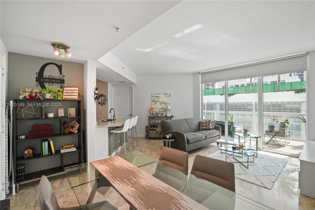 Photo - 480 NE 30th St Unidad 703