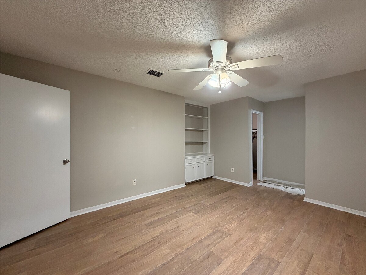 Photo - 13015 Shady Knoll Ln