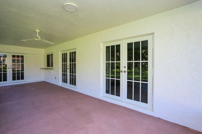 Photo - ***GREAT LOCATION LOGAN WOODS***OVERSIZED ...