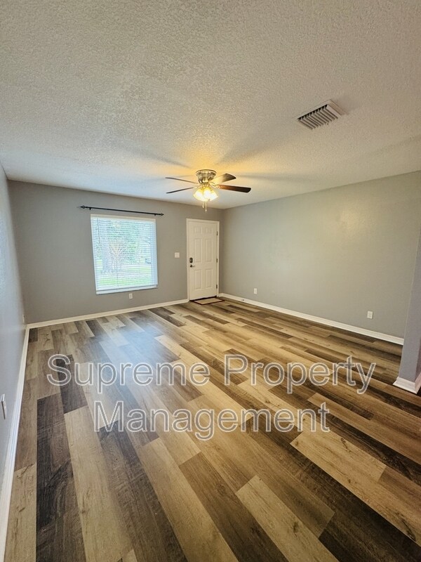 Photo - 5021 Burlington Ave N
