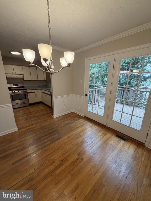 Photo - 218 Tudor Dr