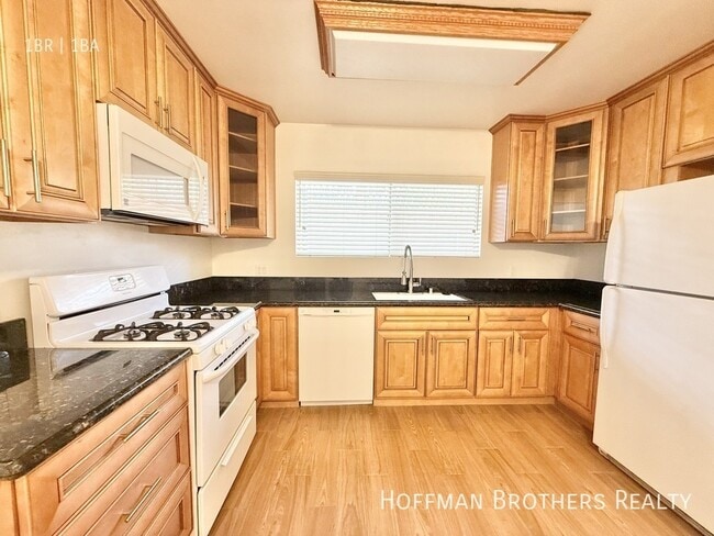 Photo - 4860 Van Noord Ave
