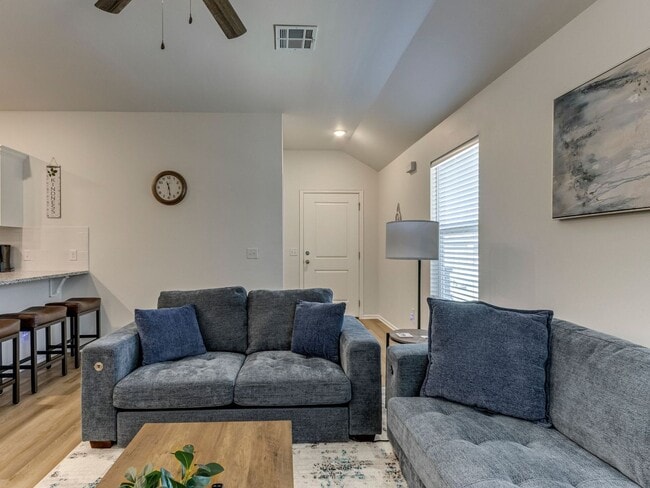 Photo - Cozy 3-Bed Retreat in Yukon - Fully Furnished & All Utilities Included