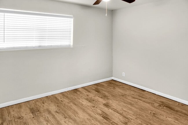 Photo - Laurel Heights Apartments