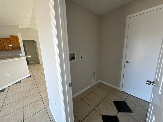 Photo - 2960 Flynn St