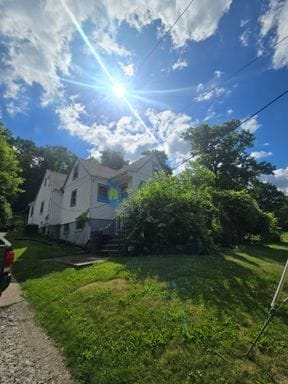 Building Photo - Spacious 2-story house 4-Bedroom house