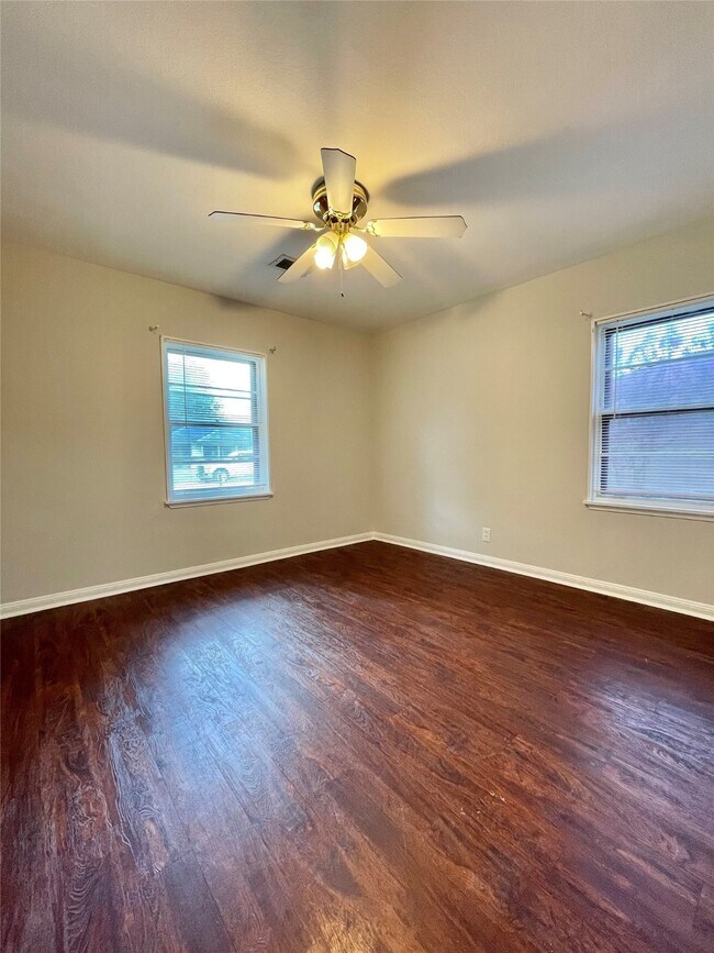 Photo - 1112 Southampton Dr