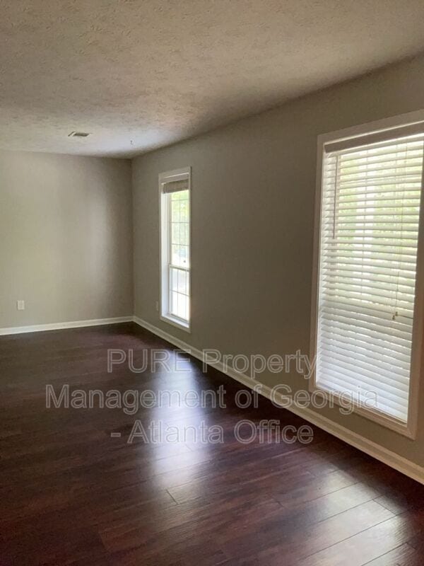 Photo - 3227 Stonewall Dr NW