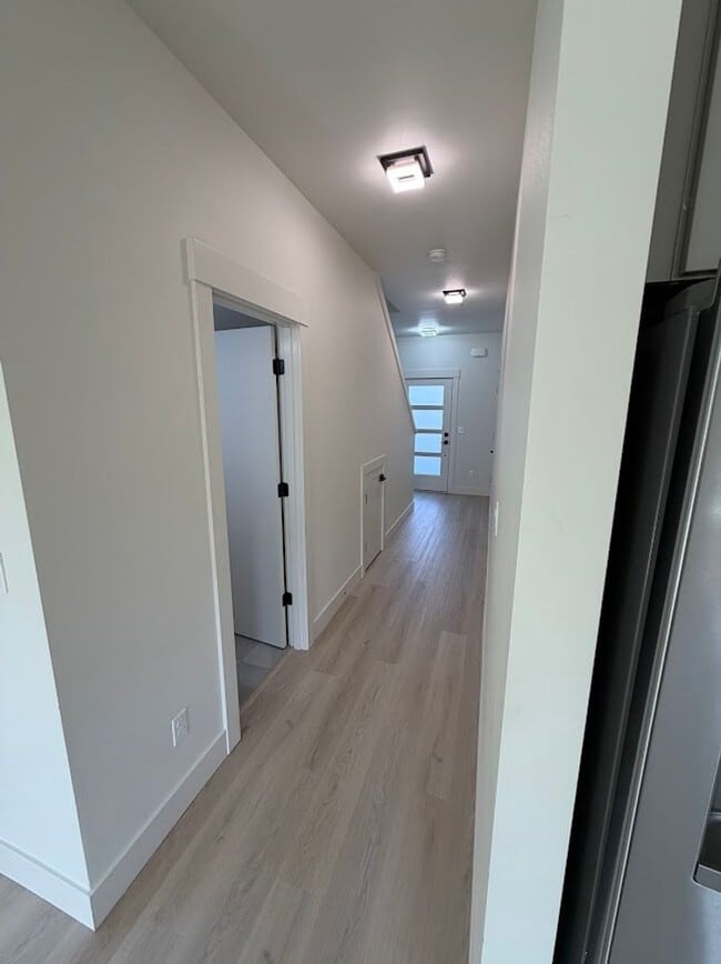 Photo - Elvira Place Unit 4847 Elvira Place N