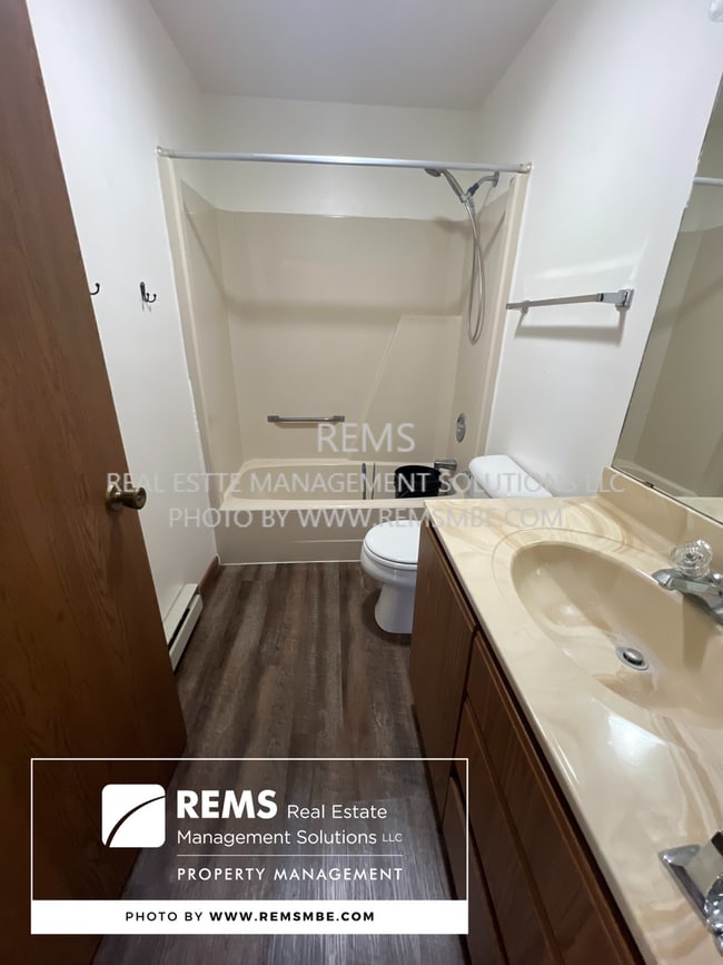 Photo - 210 W John St Unit 5