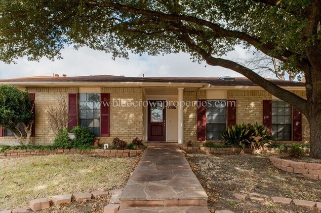 Photo - 10239 Catalpa Rd