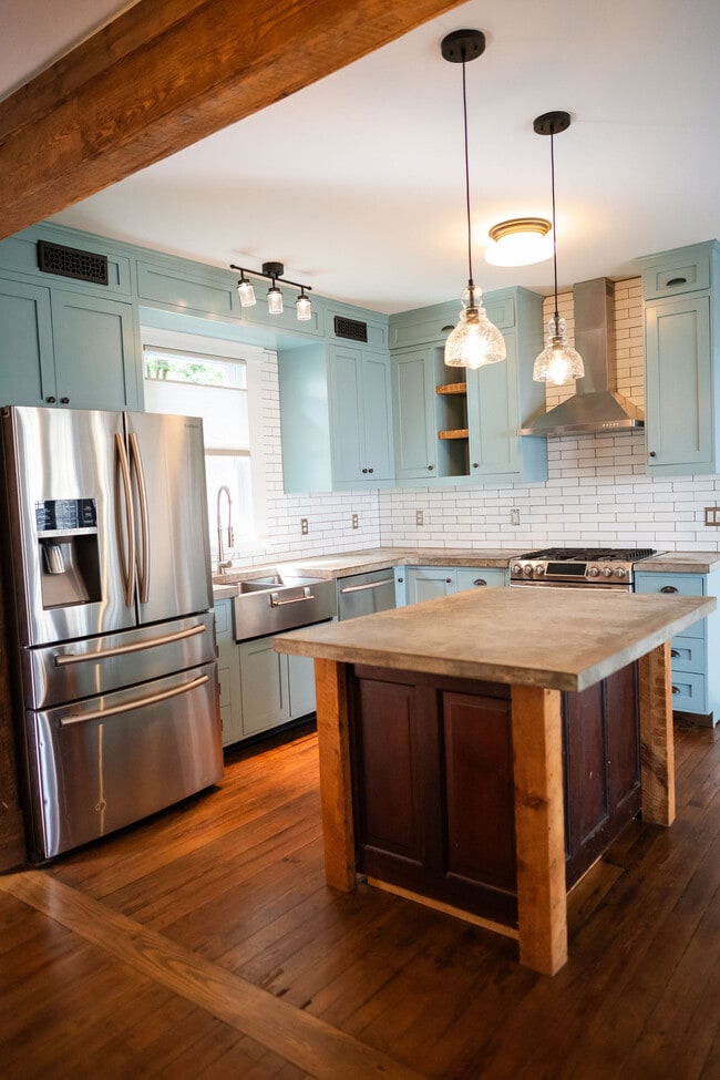 Photo - 208 9th St NW