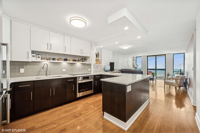 Building Photo - 1660 N La Salle Dr Unit 2707 Rental