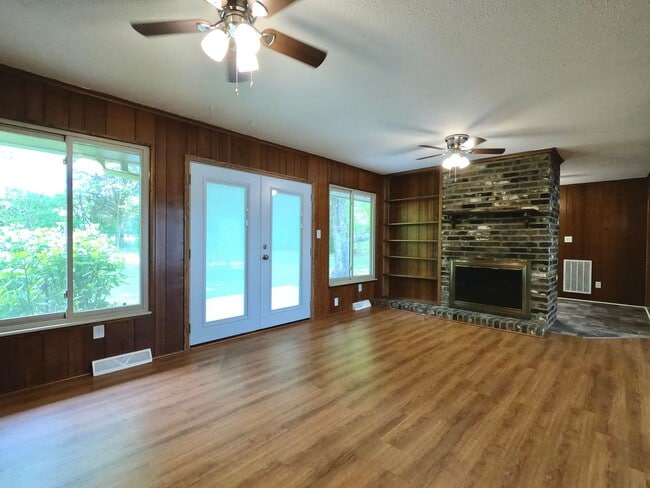 Photo - RANCH WITH LARGE LOT IN W. KNOX-CRESTWOOD ...
