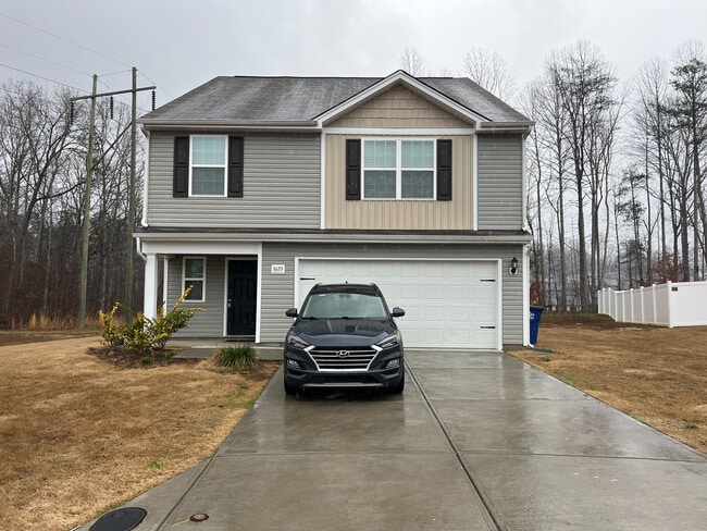 Photo - Room in House on Fallen Tree Dr