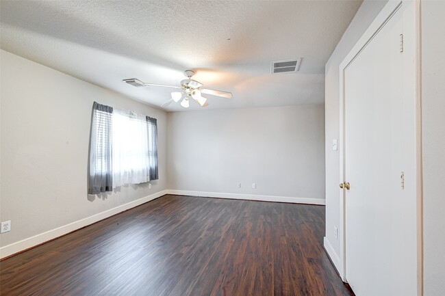 Photo - 7603 Chalk Hill