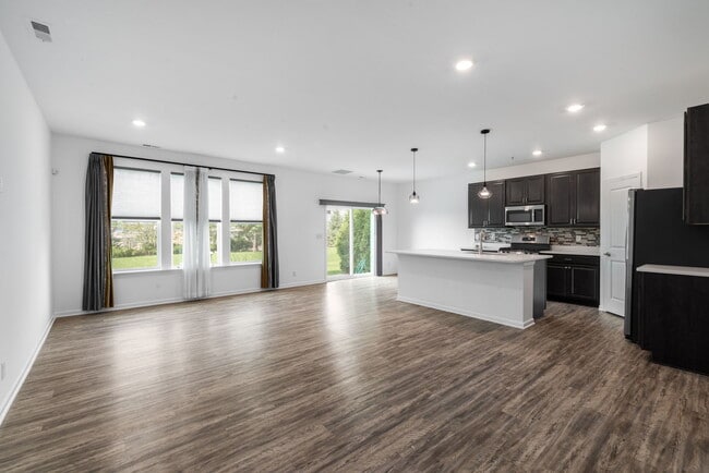 Photo - 1024 Moraine Dr