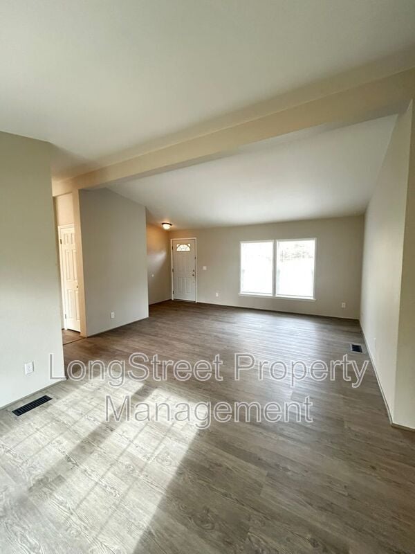 Photo - 2520 NW Robinhood St