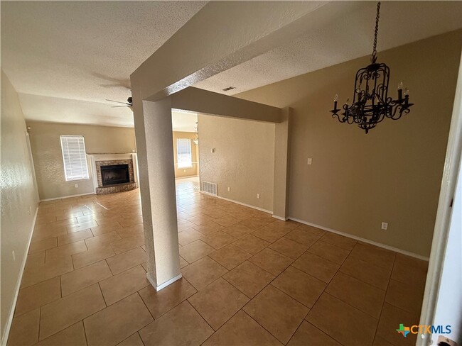 Photo - 2207 Waterfall Dr