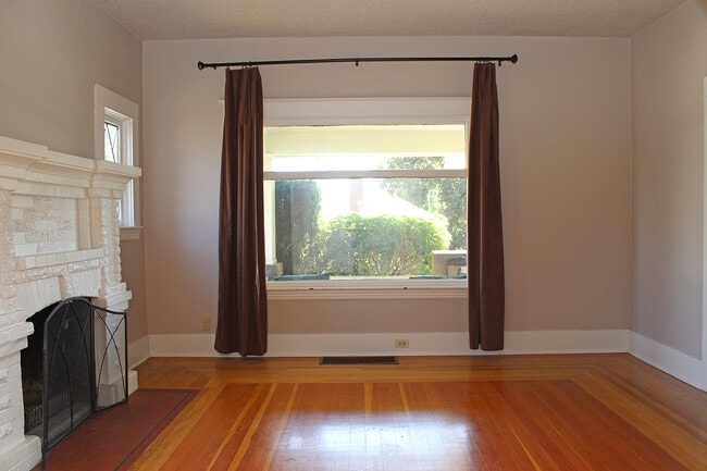 Photo - 1483 NE Going St Unidad LWR