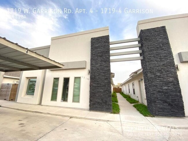 Building Photo - 1719 W Garrison Dr Unit 1719-4 Garrison