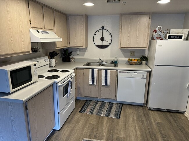 Building Photo - University West Rental