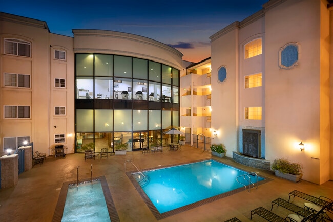 Pool & Spa