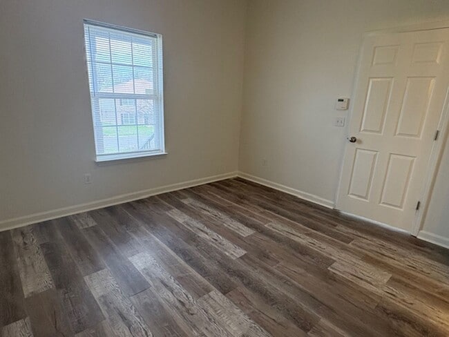 Photo - 203 Lake Forest Dr