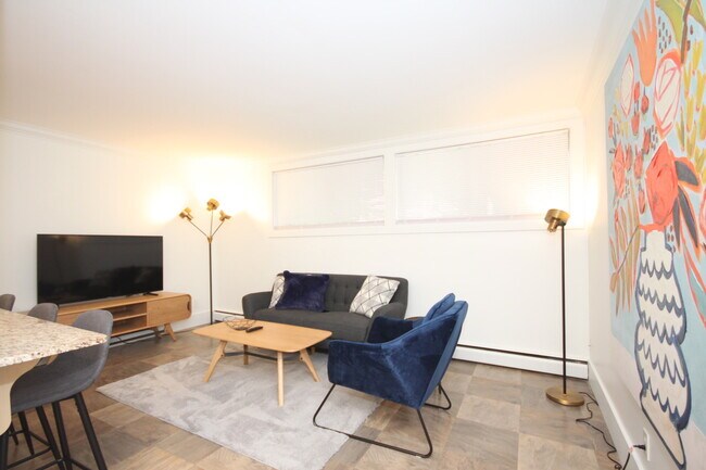 Photo - 10172-10113 113 St Unit 1