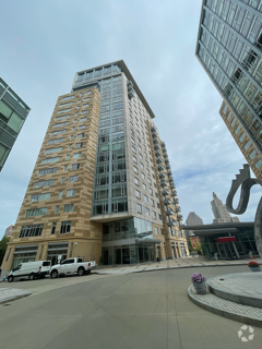 Building Photo - 100 Exchange St Unit 1402 Rental