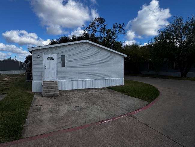 Photo - 122 Fox Meadow Dr