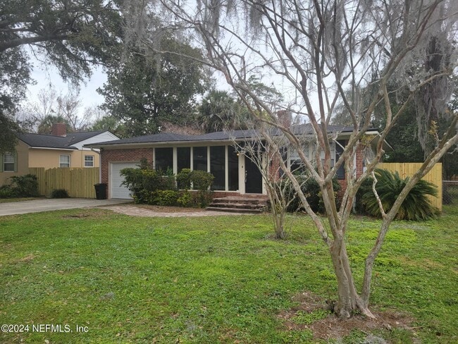 Building Photo - 4343 Pinewood Ave