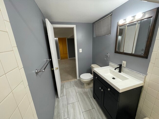 Building Photo - 216 Carnation Ct