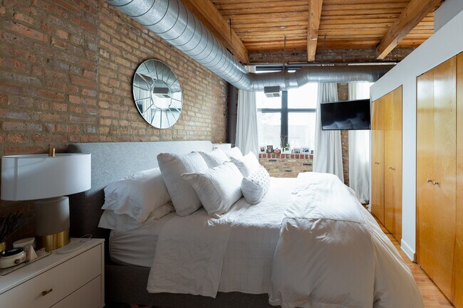 Photo - 612 N Oakley Blvd Unit 206