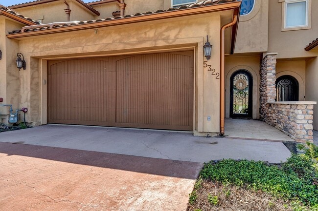 Photo - Gorgeous Townhome in The Villas of Hollytree!