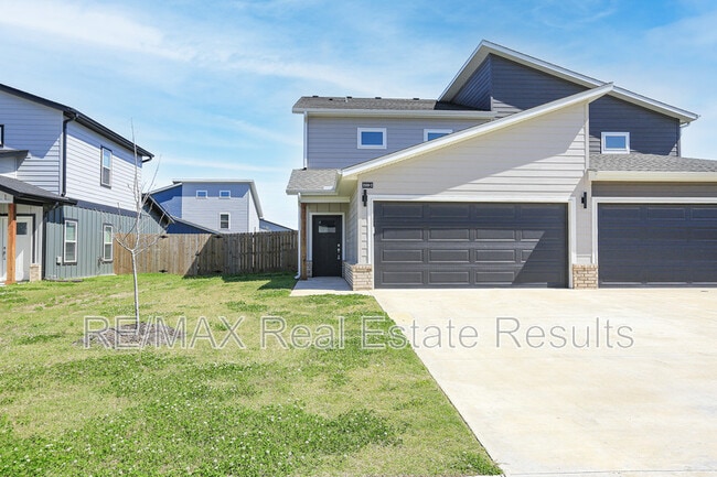 Building Photo - 1508 SW Poigai Wy Unit #2