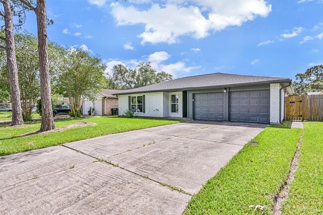 Building Photo - 16718 Barcelona Dr