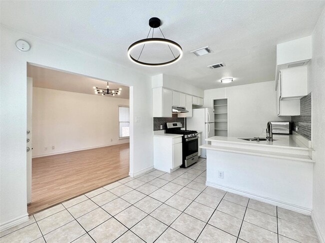 Photo - 1423 W Braker Ln Unit B