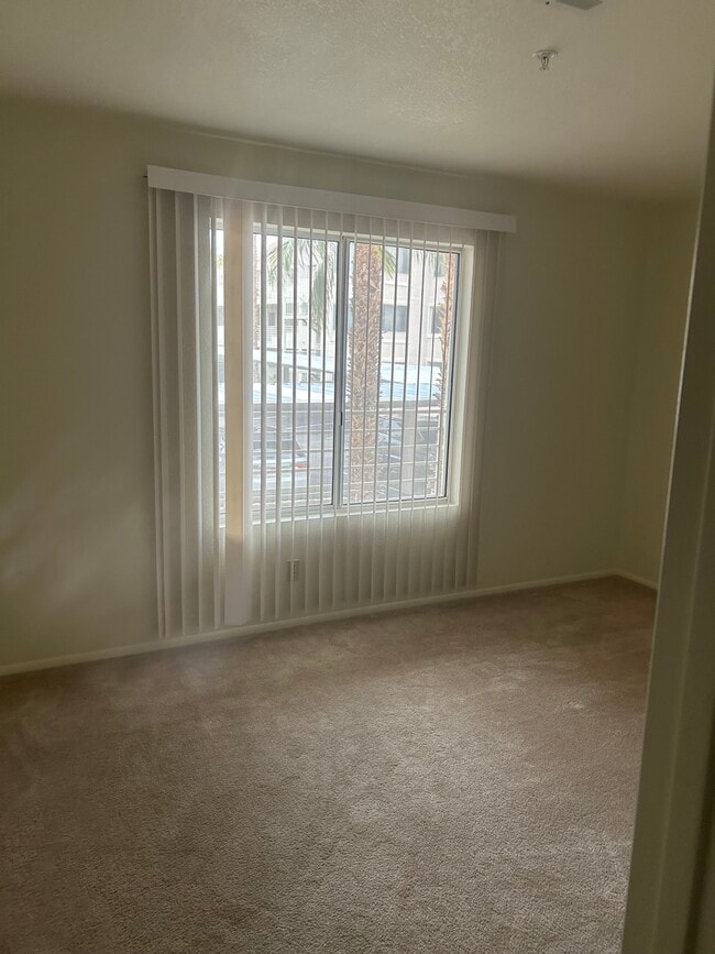 Building Photo - 2044 Mesquite Ln Unit M203