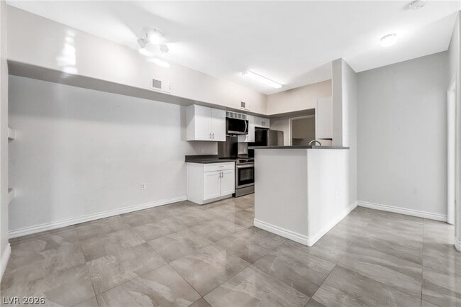 Photo - 2615 W Gary Ave Unidad 1089