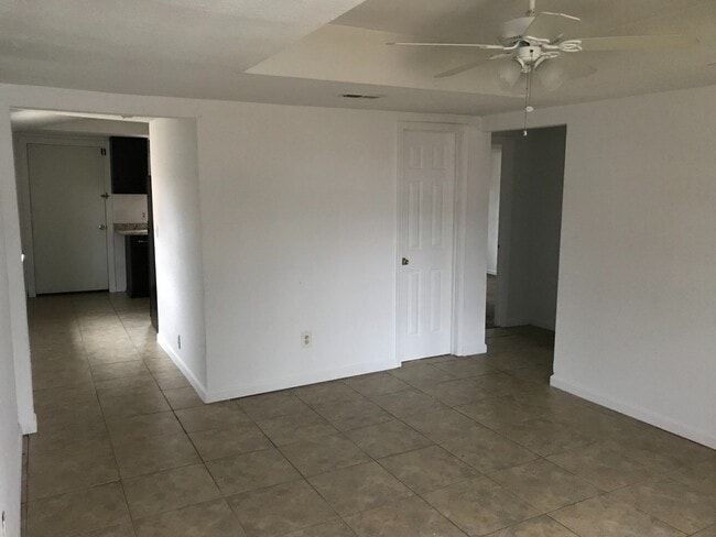 Building Photo - 5904 N Kent Dr Unit A