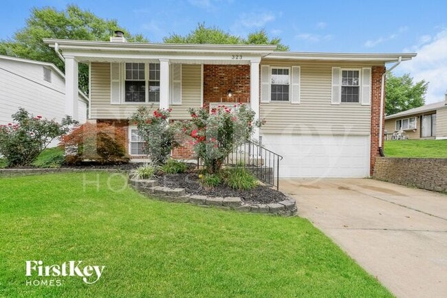 Photo - 323 Turfwood Dr