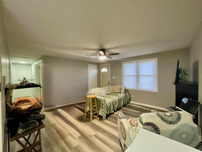 Photo - 1927 Sunnymede Dr