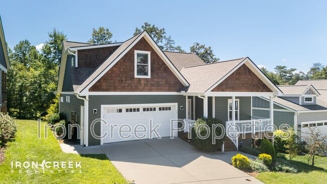 17 Woodbridge Park Dr
