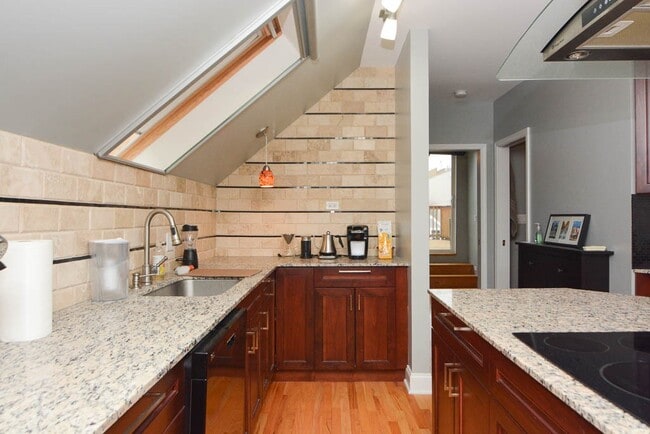 Photo - 947 N Winchester Ave Unidad M07H